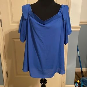 Q&A size XL beautiful blue blouse - like new!